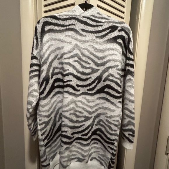 Bobeau Open Front Cardigan Zebra Animal Print - Picture 3 of 5